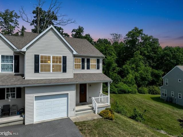 Townhouse for sale in East Earl, Pennsylvania