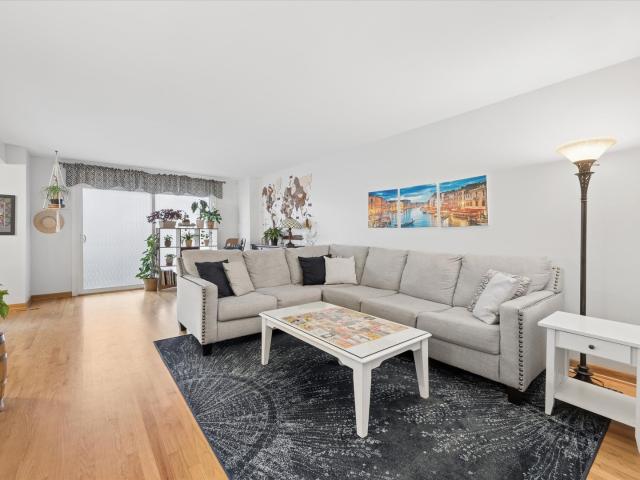 Condo for sale in Woodridge, Illinois