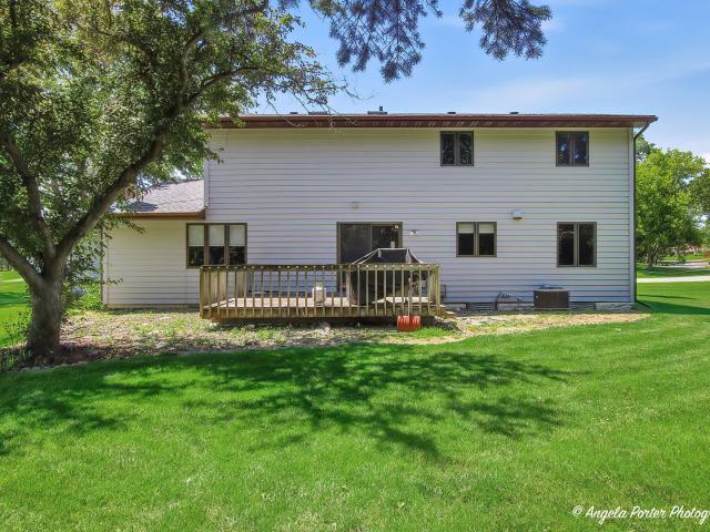 House for sale in Mchenry, Illinois