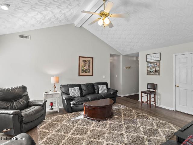 House for sale in Jeffersontown, Jefferson County