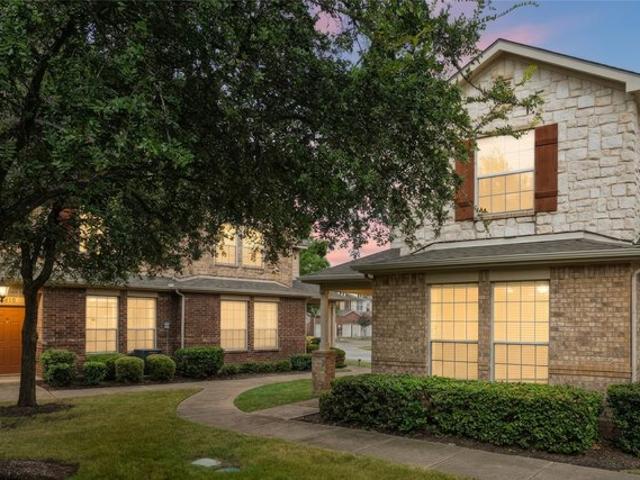Townhouse for sale in Grand Prairie, Texas