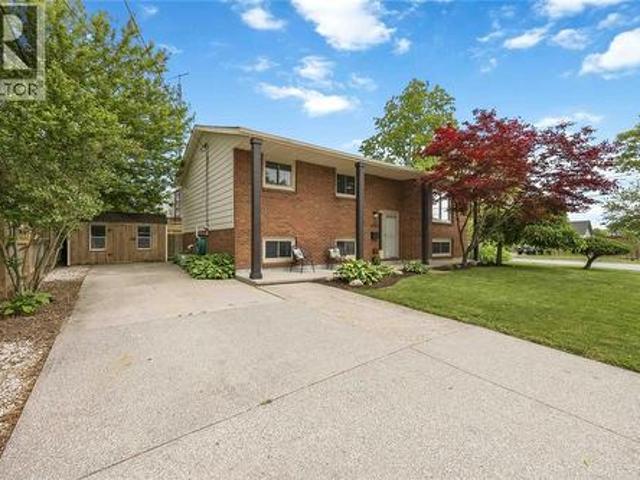 House for sale in Brights Grove, Ontario