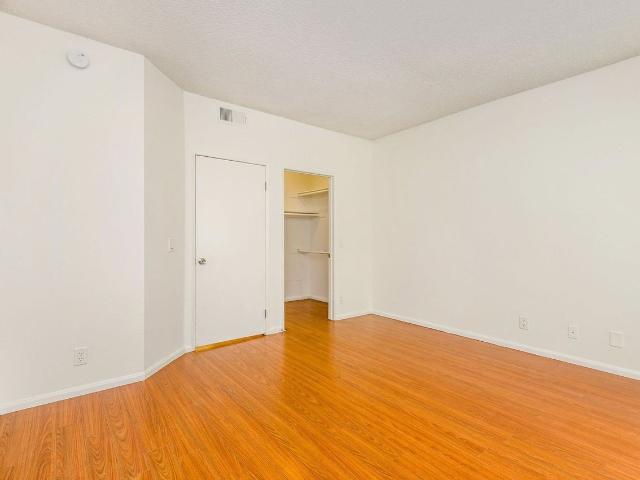 Apartment for rent in Canoga Park, California