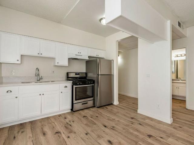 Apartment for rent in Canoga Park, California