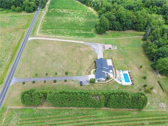 House for sale in Ronda, North Carolina