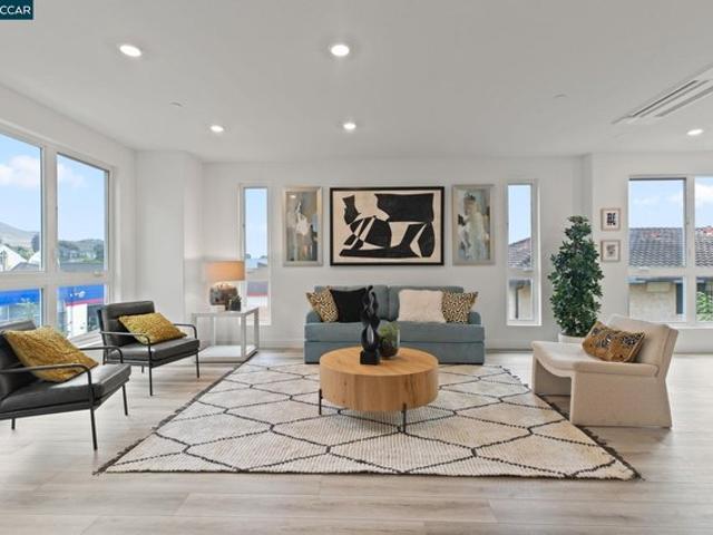 Townhouse for sale in Hayward, California