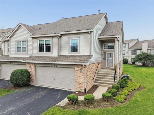 Townhouse for sale in Darien, Illinois