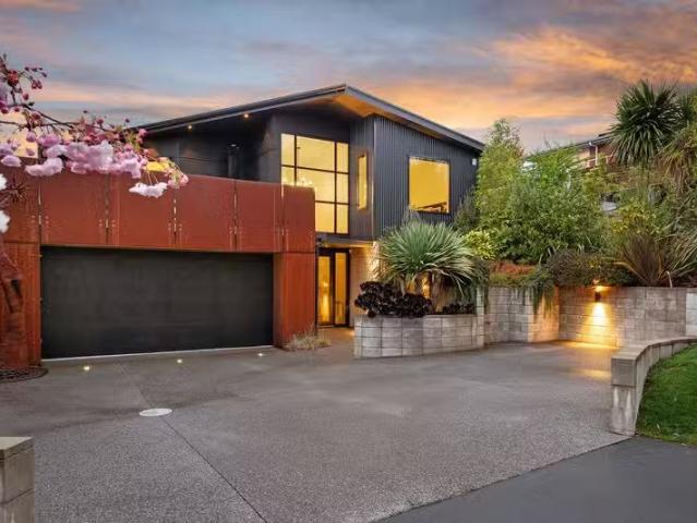 House for sale in Chaslands, Canterbury