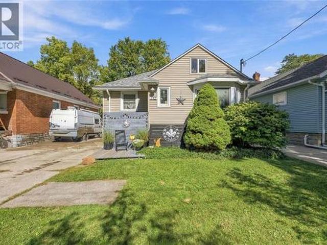 House for sale in Brights Grove, Ontario