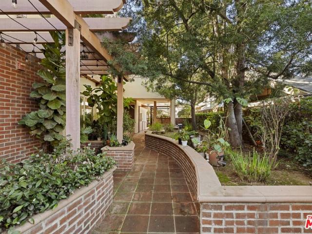 Condo for sale in Pasadena, California