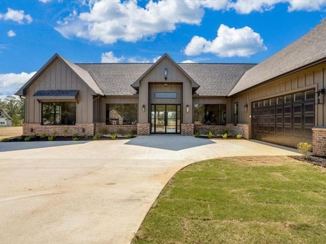 House for sale in Mount Pleasant, Titus County