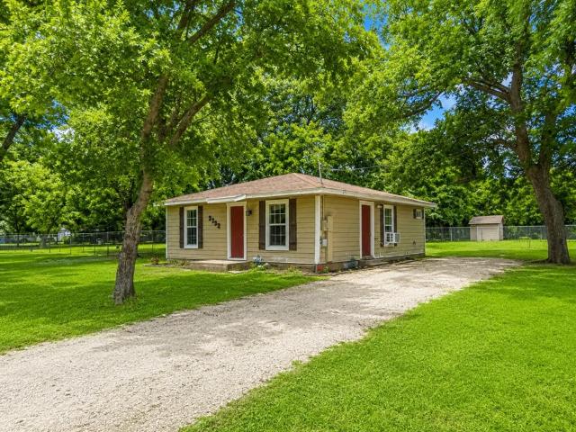 House for sale in Navarro, Texas