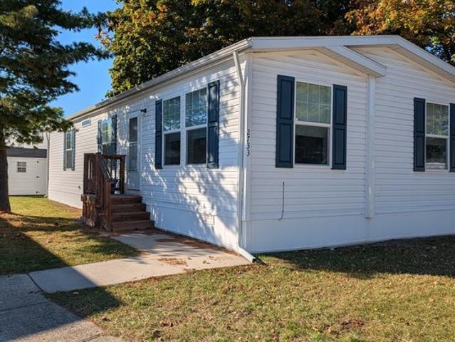 House for sale in Highland, Highland Township