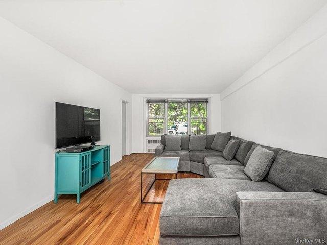 House for rent in The Bronx, Arverne