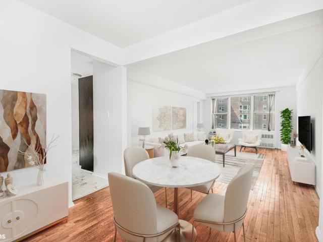 Property for sale in The Bronx, Arverne