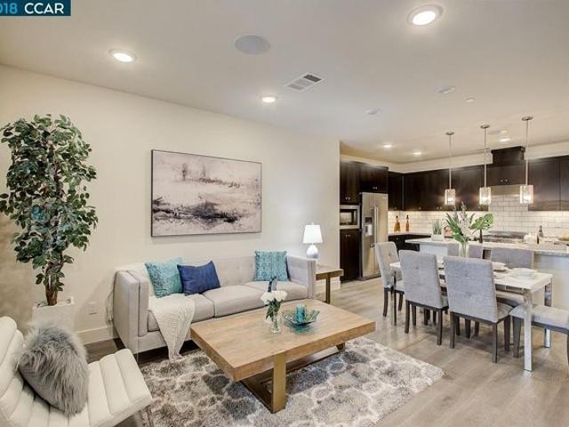Townhouse for sale in Alameda, California