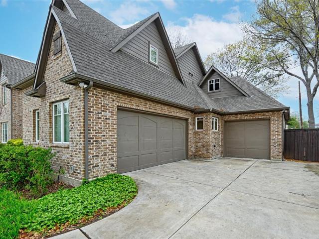 House for sale in Farmers Branch, Texas
