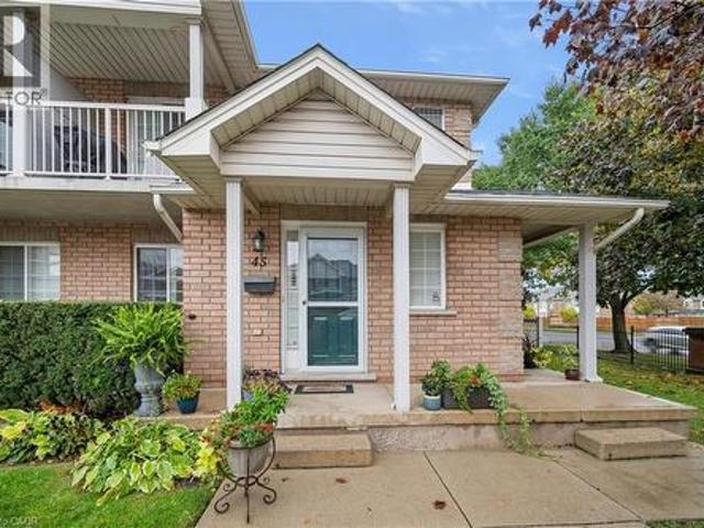 Townhouse for sale in Ancaster, Ontario
