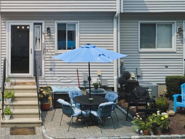 Townhouse for sale in Derby, Connecticut