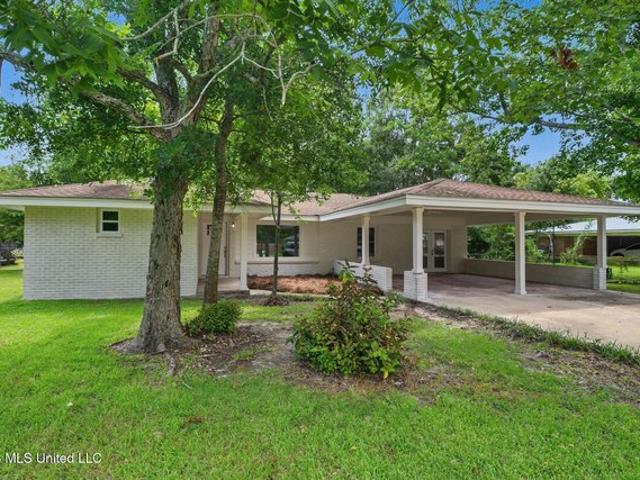 House for sale in Ocean Springs, Mississippi