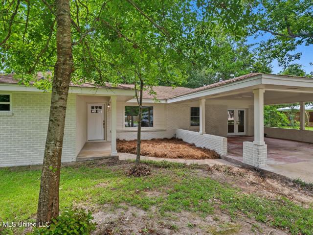 House for sale in Ocean Springs, Mississippi