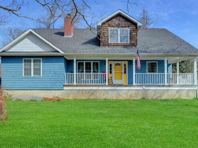 House for sale in Miller Place, New York