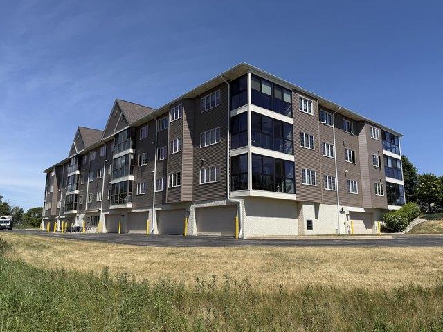 Condo for sale in Oconomowoc, Wisconsin