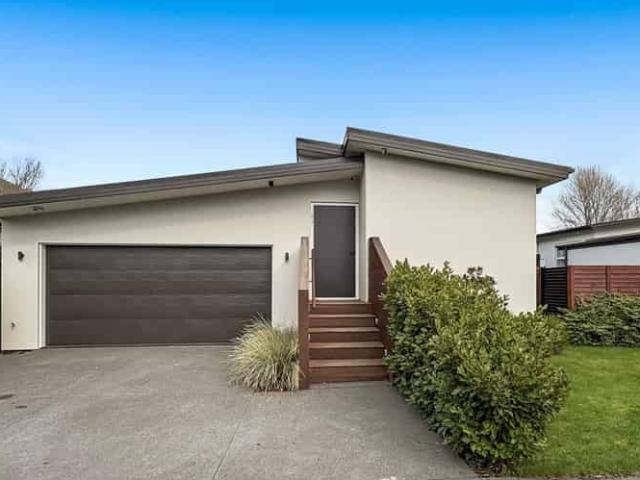 House for rent in Chaslands, Canterbury