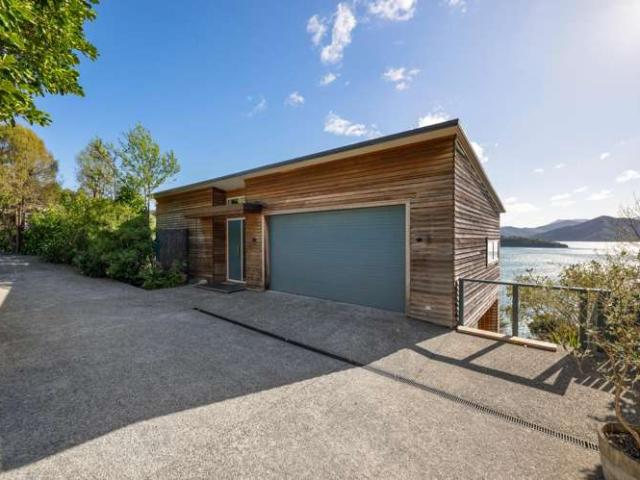 House for sale in Waikawa, Picton