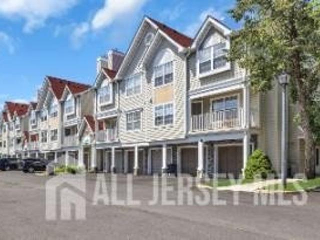Townhouse for sale in Edison, New Jersey