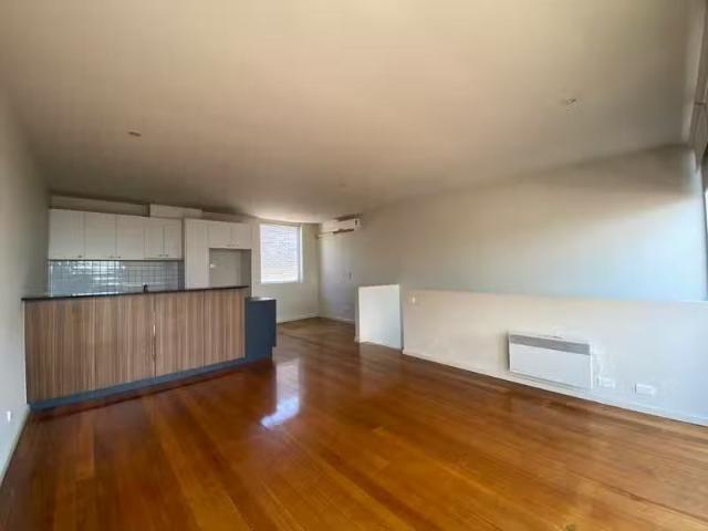 Condo for rent in Fitzroy
