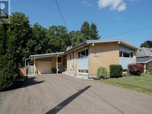 House for sale in Strathroy-caradoc, Ontario