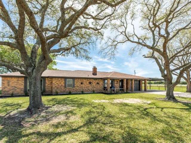 Farm for sale in Damon, Texas