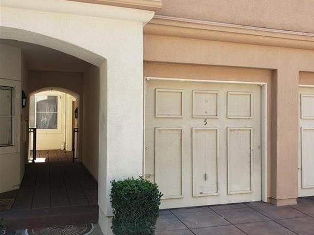 Townhouse for rent in Tustin