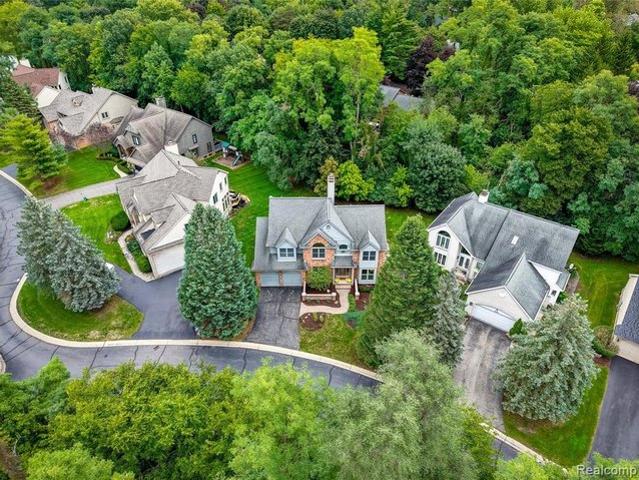 House for sale in Willow Woods Preserve, West Bloomfield Township
