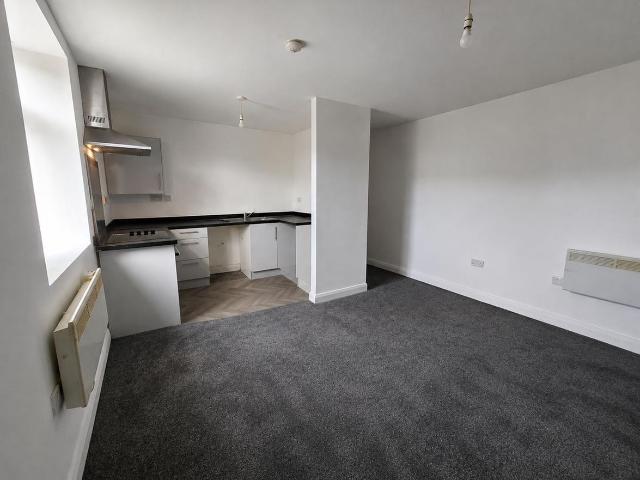 Apartment for rent in Brownlow Fold, Lee Bank