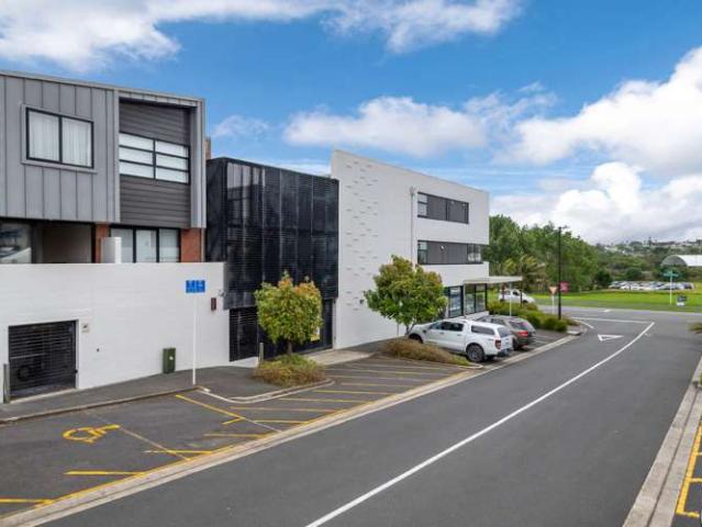 Townhouse for rent in Whangaparaoa