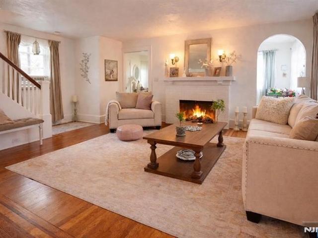 House for sale in Teaneck, New Jersey