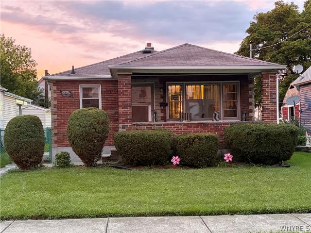 House for sale in City of Niagara Falls, Niagara County