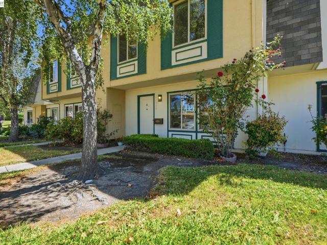 Townhouse for sale in Hayward, California