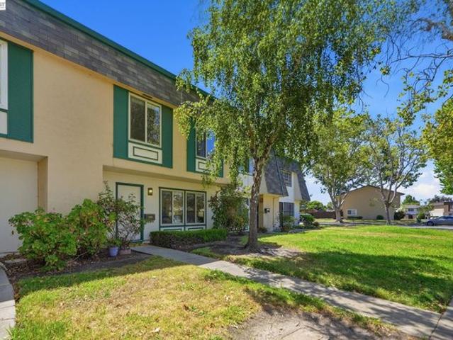 Townhouse for sale in Hayward, California