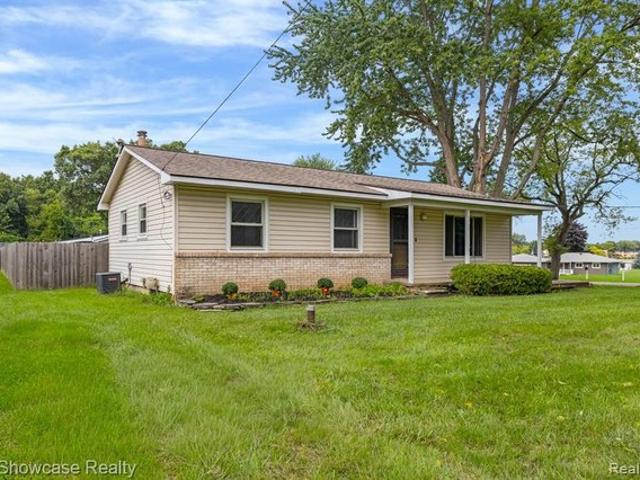 House for sale in Highland, Highland Township