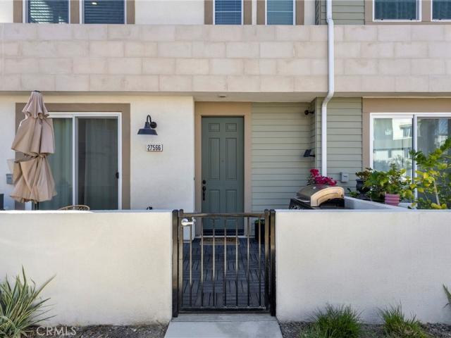 Townhouse for sale in Mission Village, Los Angeles County