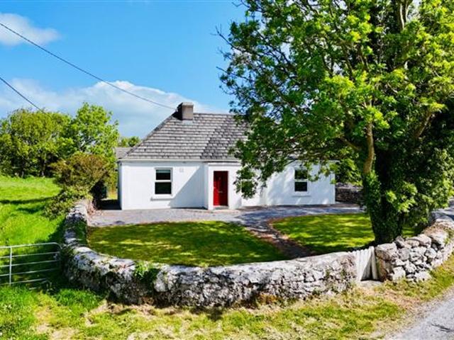Detached House for sale in Ballynahown, Connacht