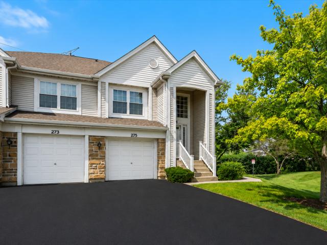 Townhouse for sale in Carol Stream, Illinois