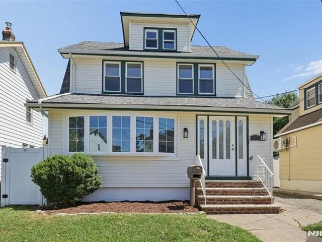 House for sale in Teaneck, New Jersey