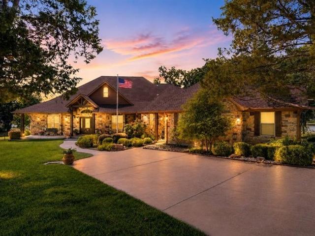 House for sale in Navarro, Texas