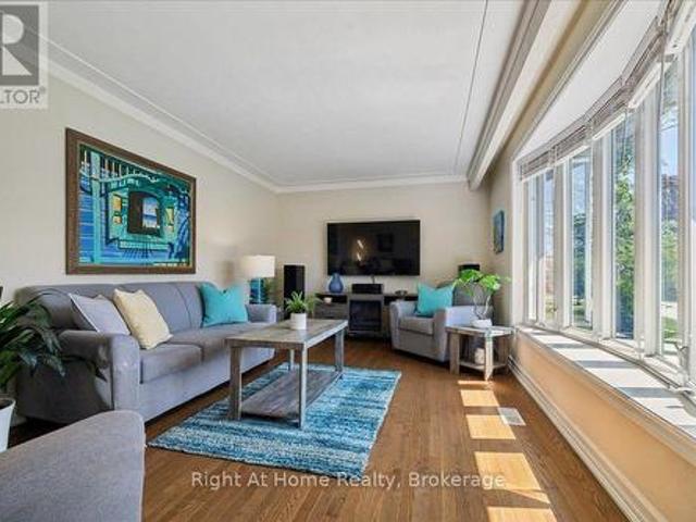 House for sale in Elizabeth Gardens, Burlington