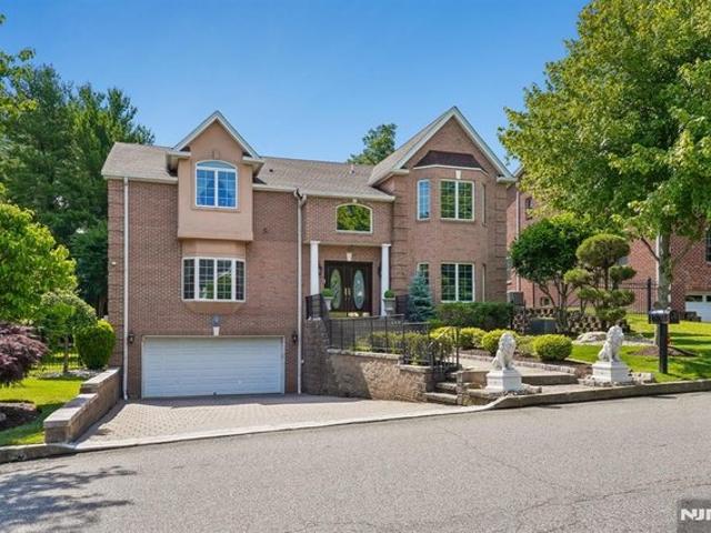 House for sale in Englewood Cliffs, New Jersey
