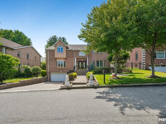 House for sale in Englewood Cliffs, New Jersey